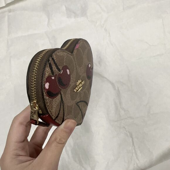 NWT Limited Coach CZ476 Heart Coin Case Signature Canvas Cherry Valentines - Picture 3 of 8